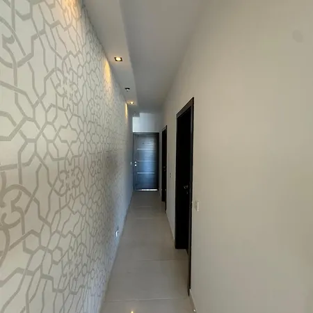 Giuliani Seafront 12 *