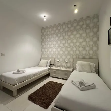 Daire Giuliani Seafront 12 *