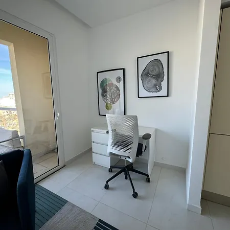 Giuliani Seafront 12 Saint Julian's