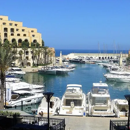 Giuliani Seafront 12 Saint Julian's