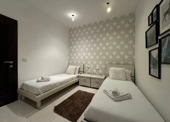 Apartment Giuliani Seafront 12 *