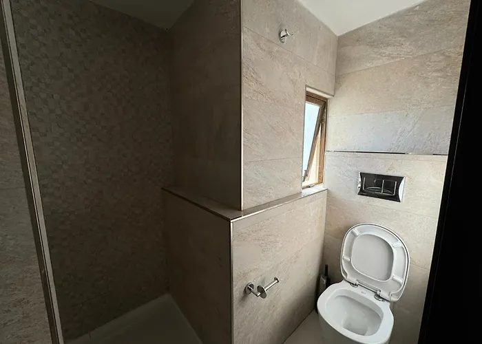 Giuliani Seafront 12