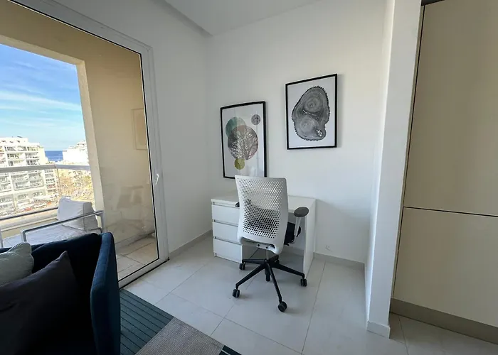 Giuliani Seafront 12 سانت جوليان