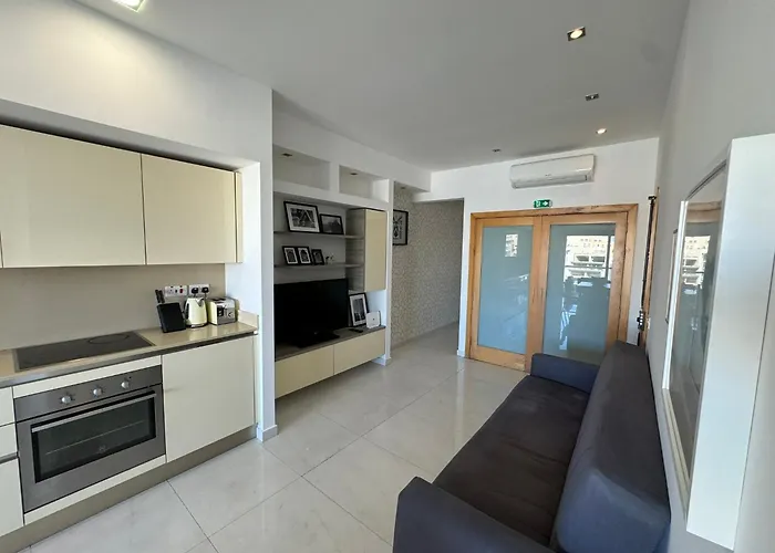 Giuliani Seafront 12 * Saint Julian's