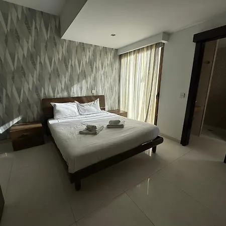 Giuliani Seafront 12